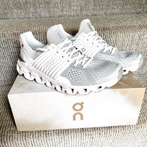 On Cloud Women’s White and Gray Sneakers Size 7 Never Worn